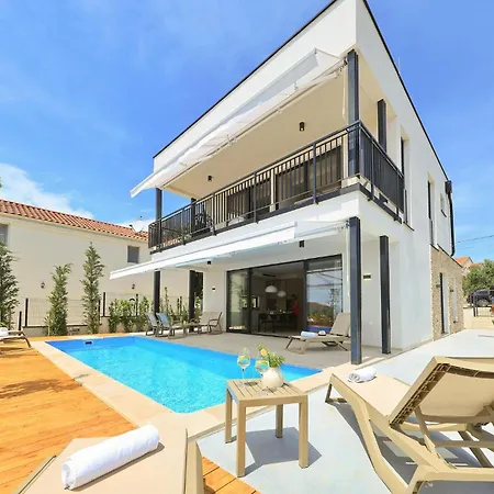 Luxurious In